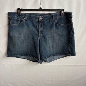 Classic Dark Wash Denim Shorts Size 24W. INV25/407